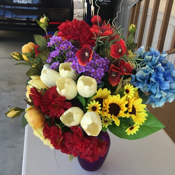 Bundle of many different faux silk flowers!  🌸 💐 - Picture 15 of 16